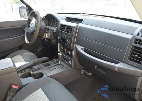 2010 Jeep Liberty Sport z USA, uszkodzony, nr VIN 1J4PN2GK2AW135038